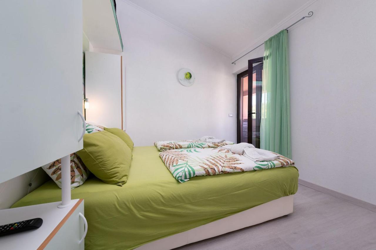 Apartments Miri Vrsar Exterior photo